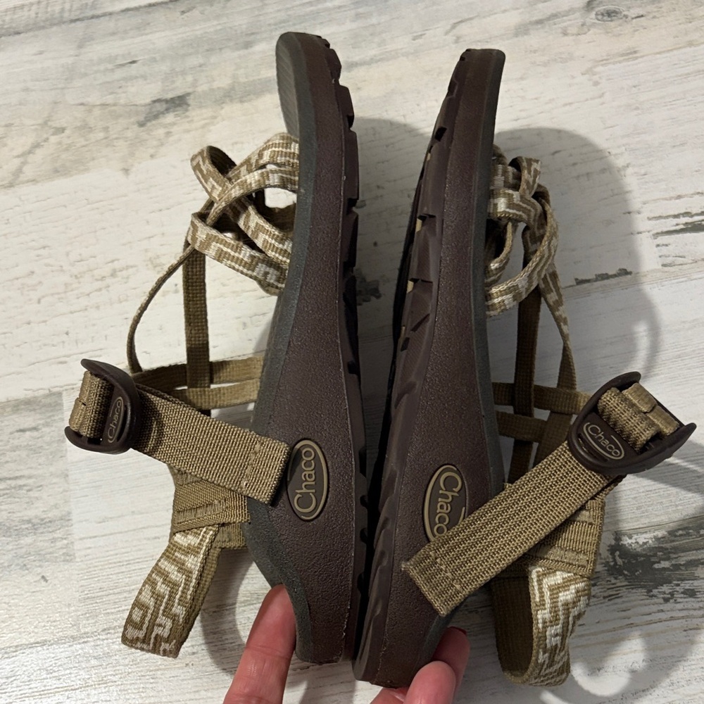 Chaco Tan and Cream Sandals size 6 - Picture 8 of 12